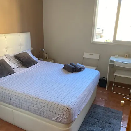 Con Cama Matrimonial En Homestay Malaga